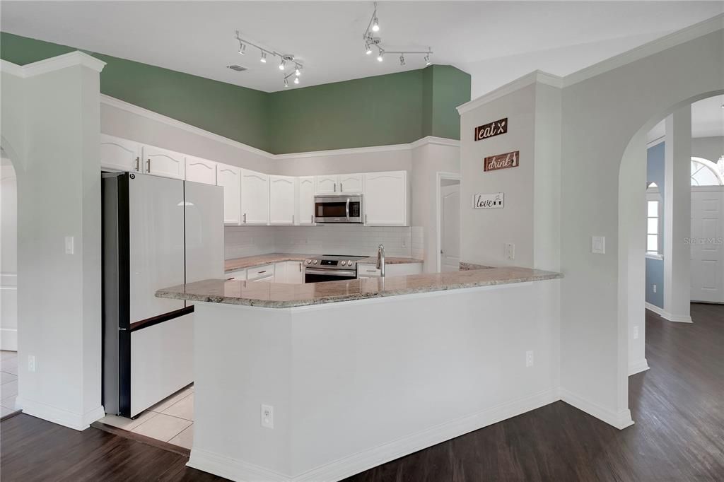 For Sale: $313,700 (3 beds, 2 baths, 1585 Square Feet)