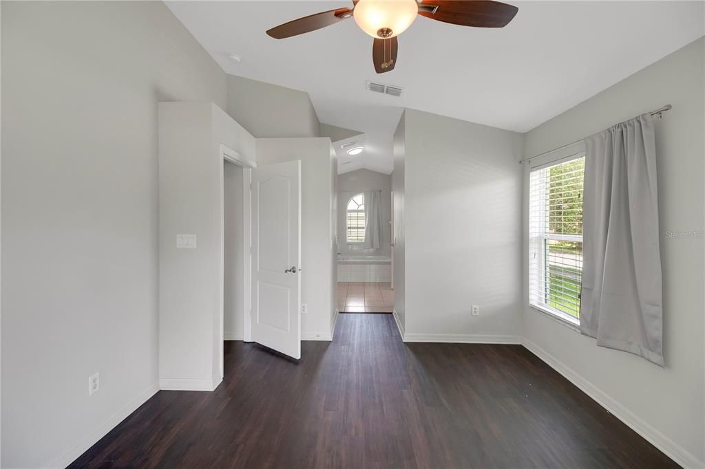 For Sale: $313,700 (3 beds, 2 baths, 1585 Square Feet)