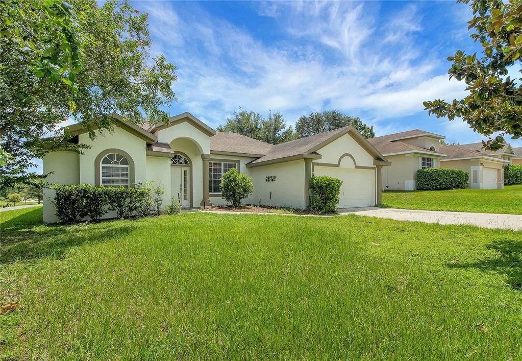 For Sale: $313,700 (3 beds, 2 baths, 1585 Square Feet)