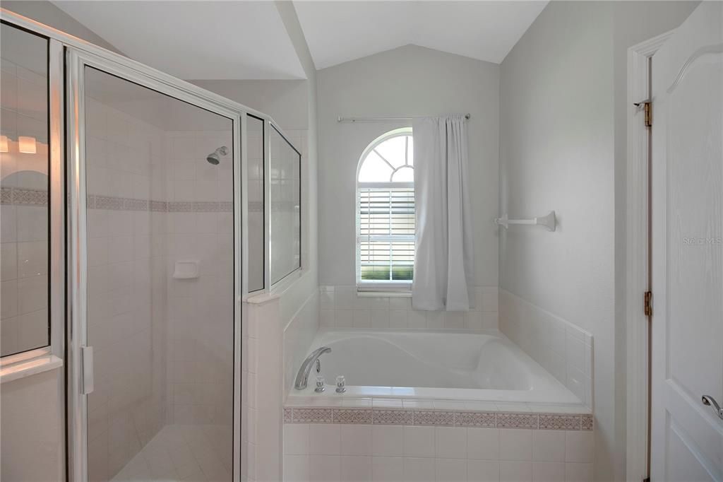 For Sale: $313,700 (3 beds, 2 baths, 1585 Square Feet)