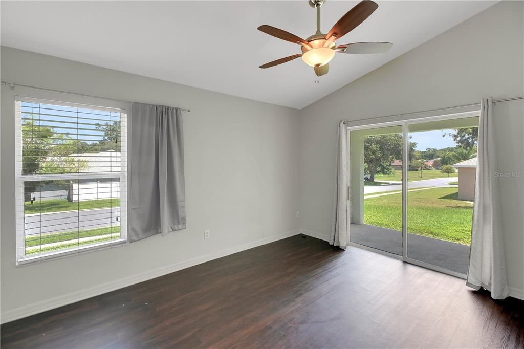 For Sale: $313,700 (3 beds, 2 baths, 1585 Square Feet)