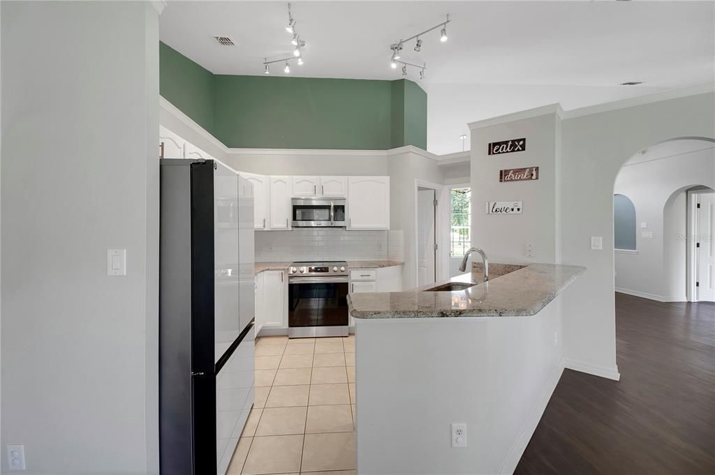 For Sale: $313,700 (3 beds, 2 baths, 1585 Square Feet)