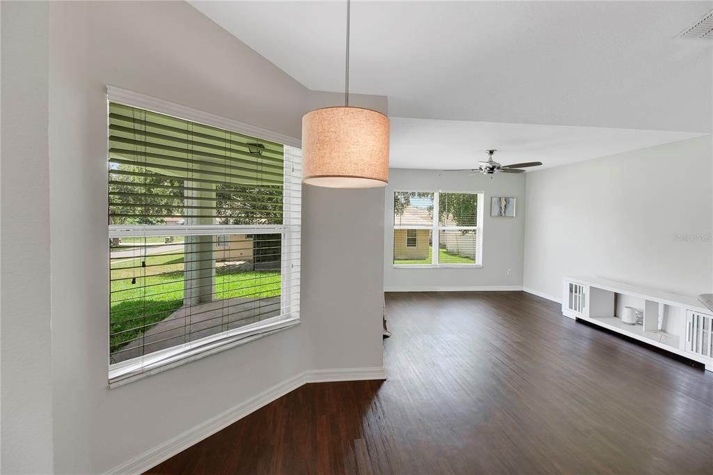 For Sale: $313,700 (3 beds, 2 baths, 1585 Square Feet)