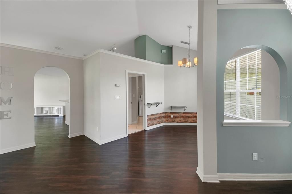 For Sale: $313,700 (3 beds, 2 baths, 1585 Square Feet)