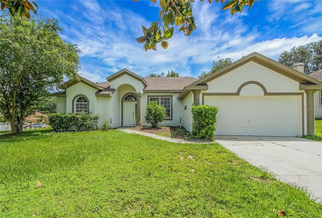 For Sale: $313,700 (3 beds, 2 baths, 1585 Square Feet)