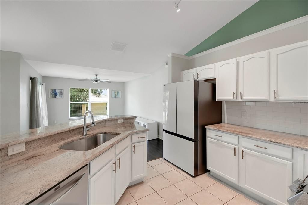 For Sale: $313,700 (3 beds, 2 baths, 1585 Square Feet)