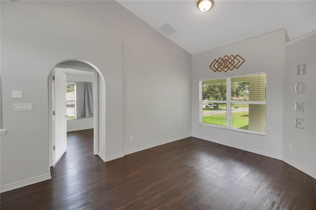 For Sale: $313,700 (3 beds, 2 baths, 1585 Square Feet)