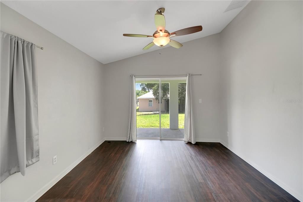 For Sale: $313,700 (3 beds, 2 baths, 1585 Square Feet)