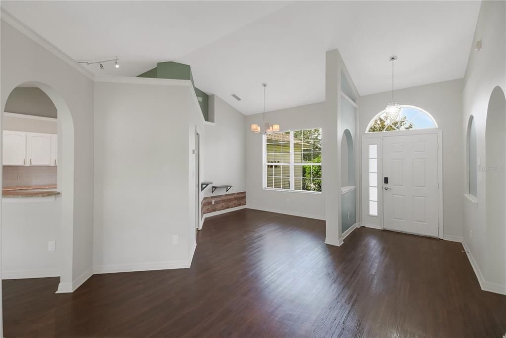 For Sale: $313,700 (3 beds, 2 baths, 1585 Square Feet)