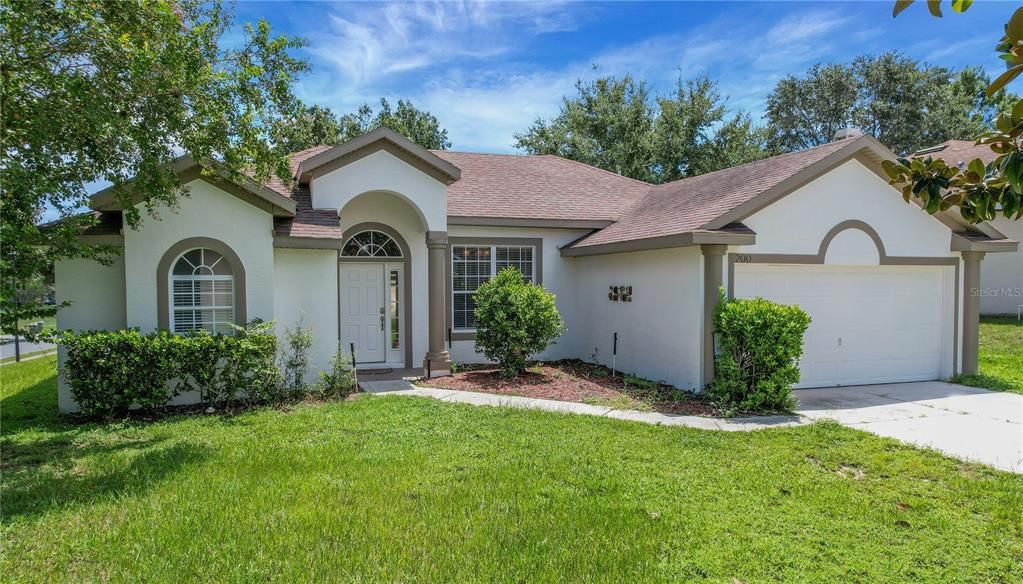 For Sale: $313,700 (3 beds, 2 baths, 1585 Square Feet)