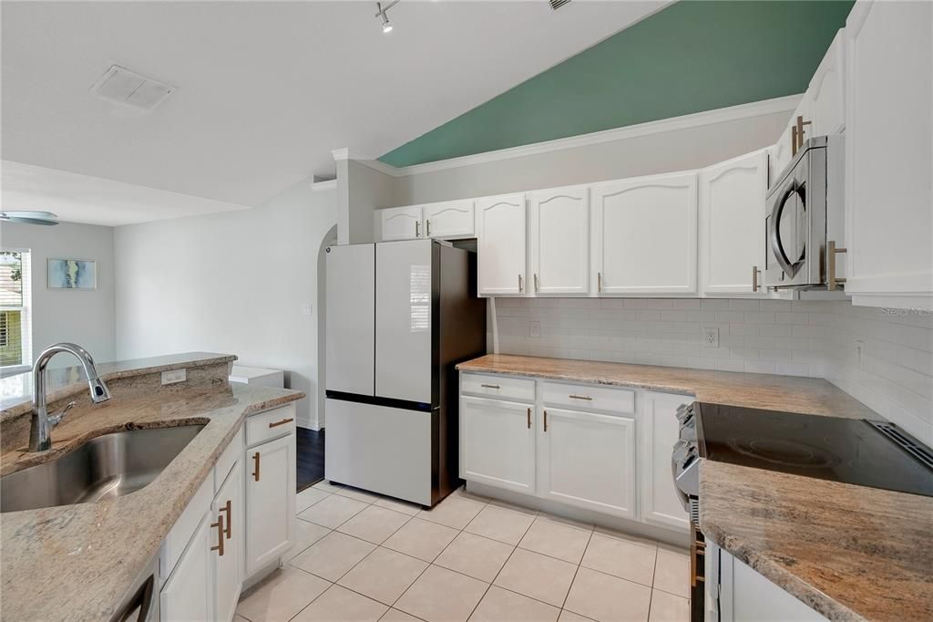 For Sale: $313,700 (3 beds, 2 baths, 1585 Square Feet)