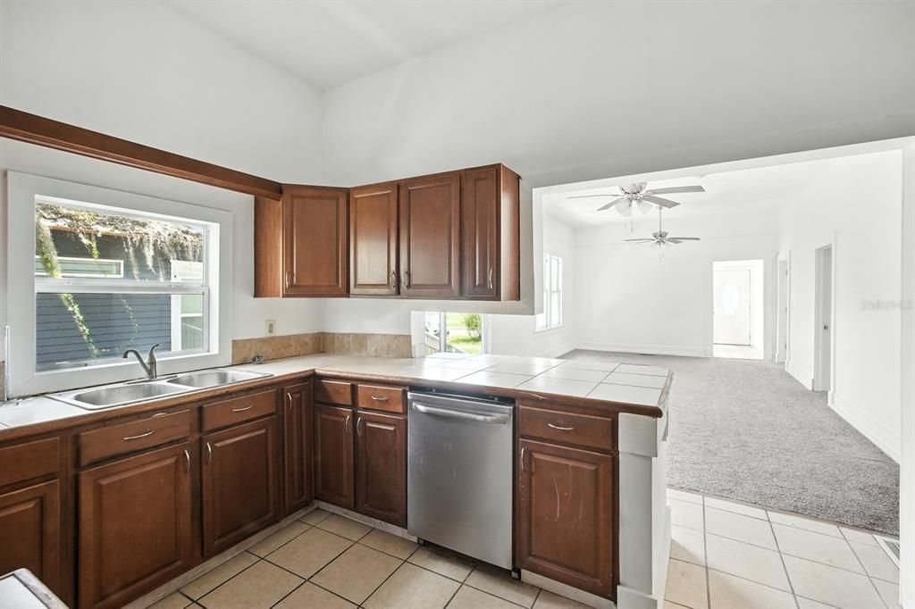 待售: $173,999 (3 贝兹, 2 浴室, 1288 平方英尺)