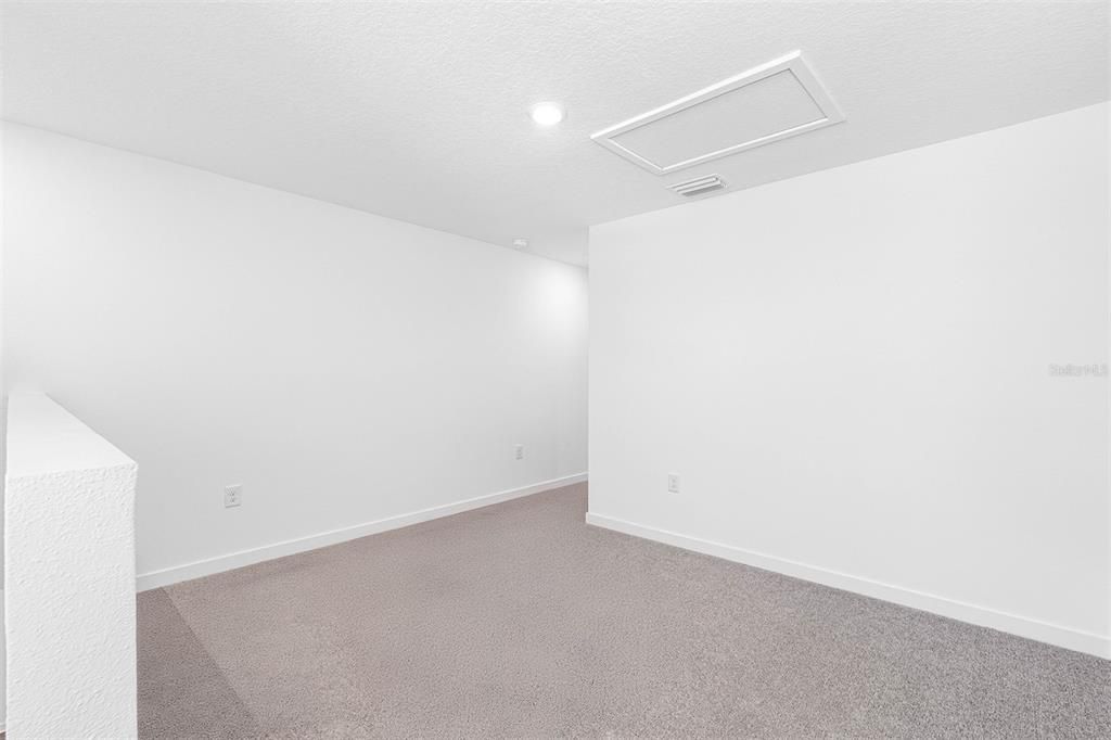 合同活跃: $377,900 (4 贝兹, 3 浴室, 1981 平方英尺)