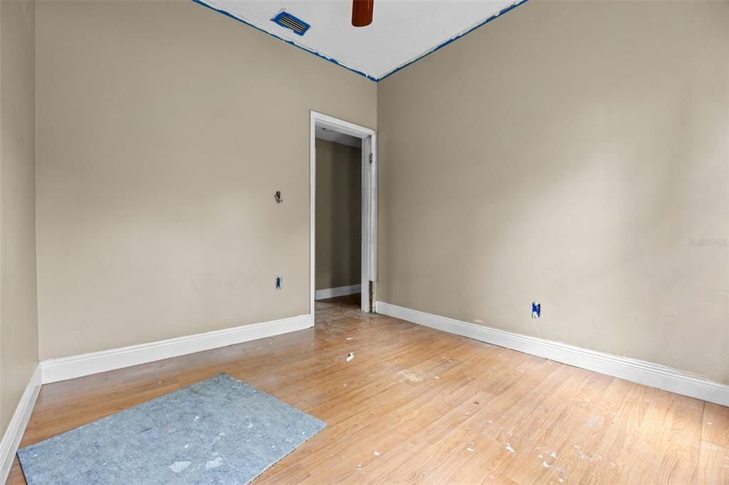 Active With Contract: $160,000 (2 beds, 1 baths, 816 Square Feet)