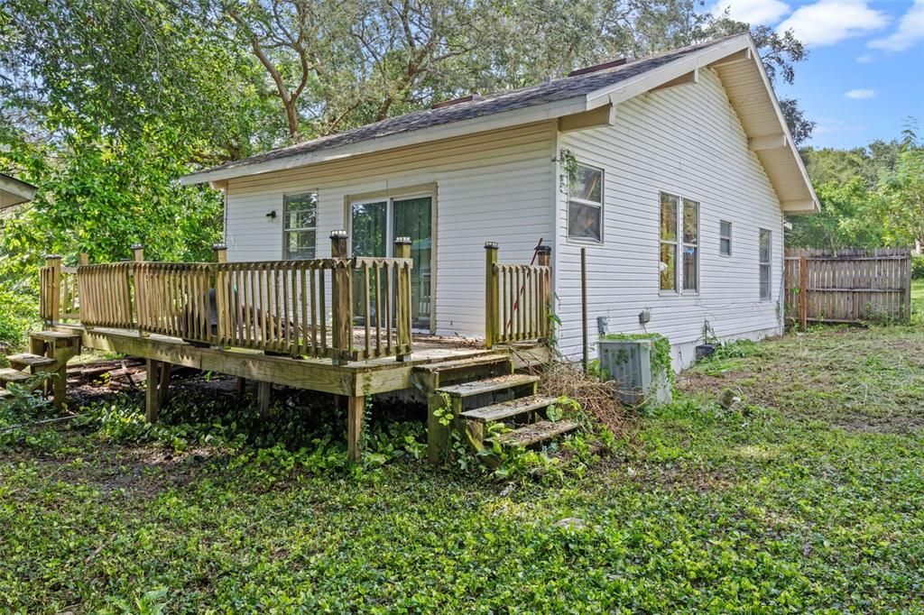 Active With Contract: $160,000 (2 beds, 1 baths, 816 Square Feet)