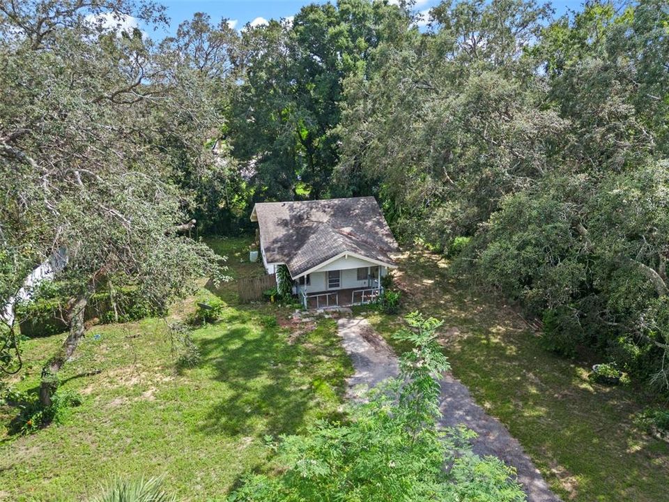 Active With Contract: $160,000 (2 beds, 1 baths, 816 Square Feet)