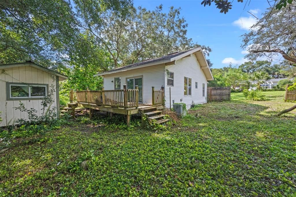 Active With Contract: $160,000 (2 beds, 1 baths, 816 Square Feet)