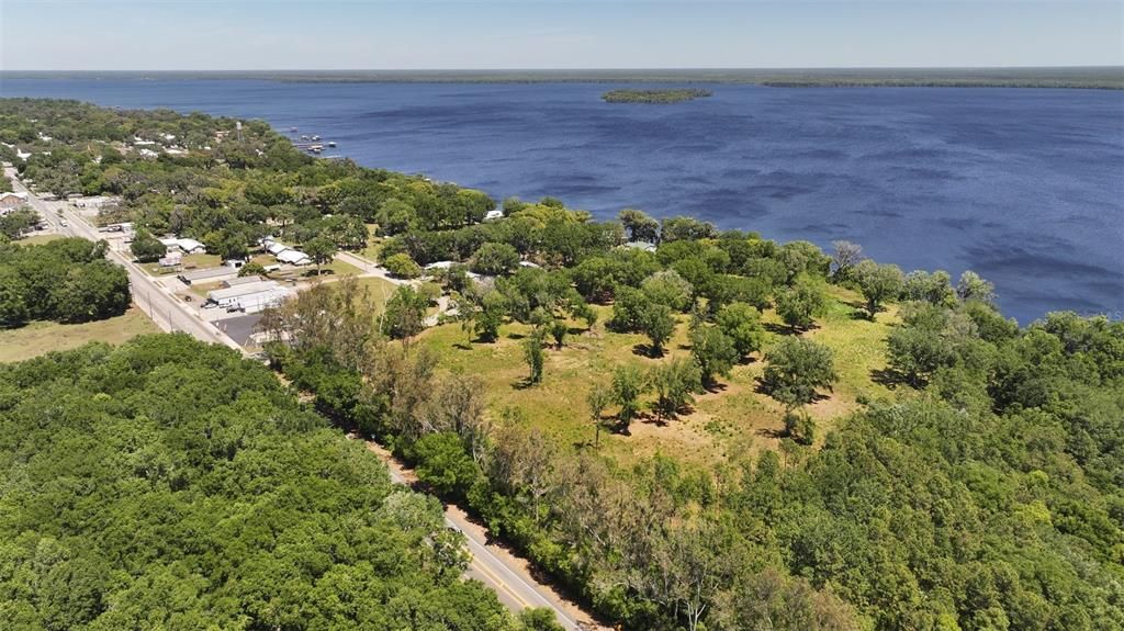 На продажу: $2,499,000 (14.60 acres)