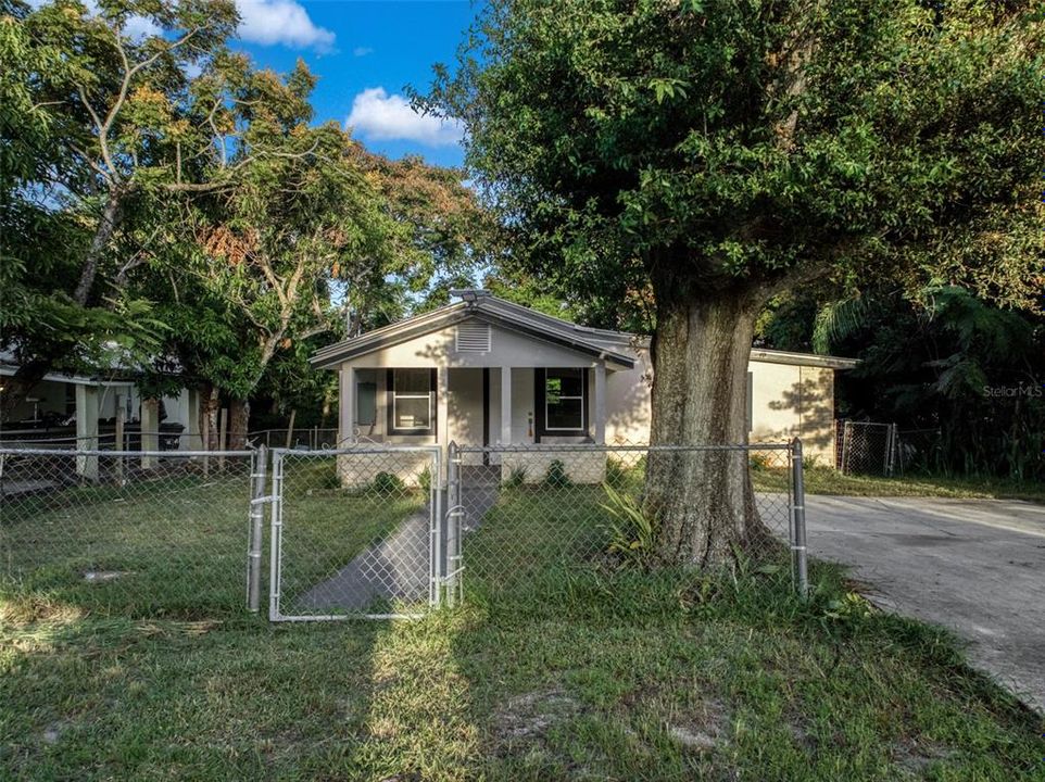 For Sale: $179,900 (3 beds, 2 baths, 1240 Square Feet)