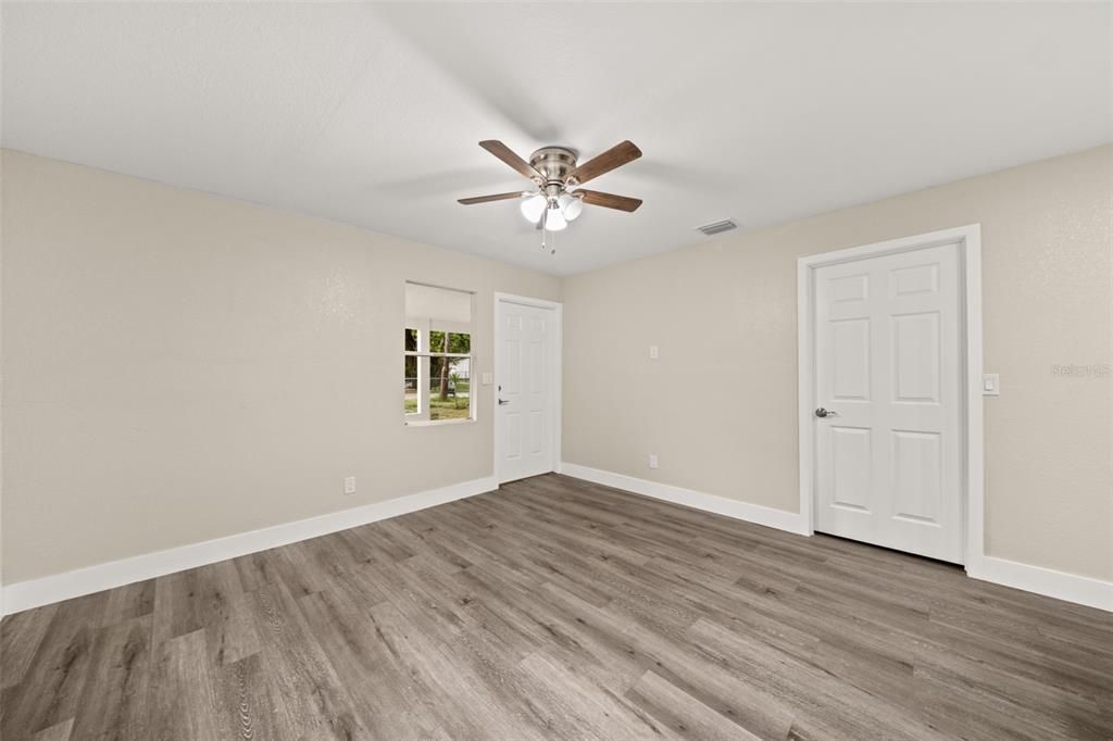 For Sale: $179,900 (3 beds, 2 baths, 1240 Square Feet)