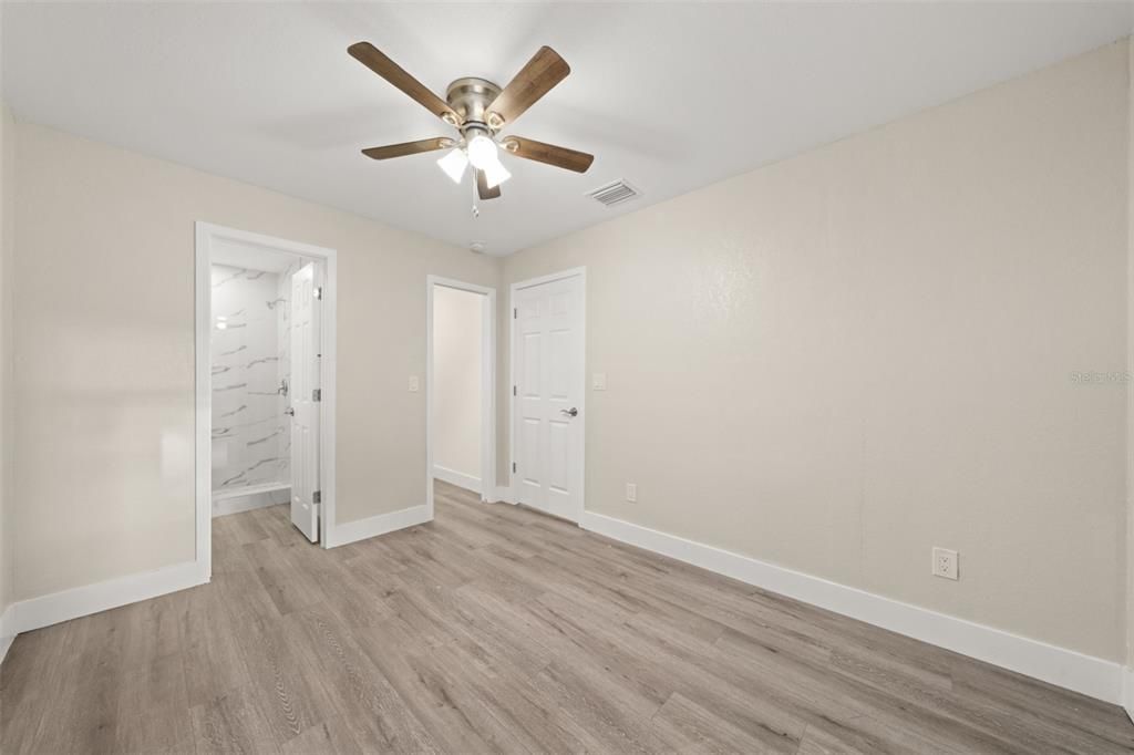 For Sale: $179,900 (3 beds, 2 baths, 1240 Square Feet)