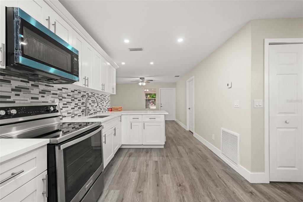 For Sale: $179,900 (3 beds, 2 baths, 1240 Square Feet)