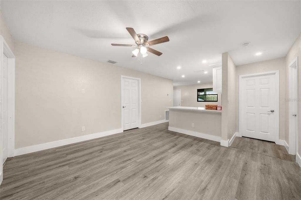 For Sale: $179,900 (3 beds, 2 baths, 1240 Square Feet)