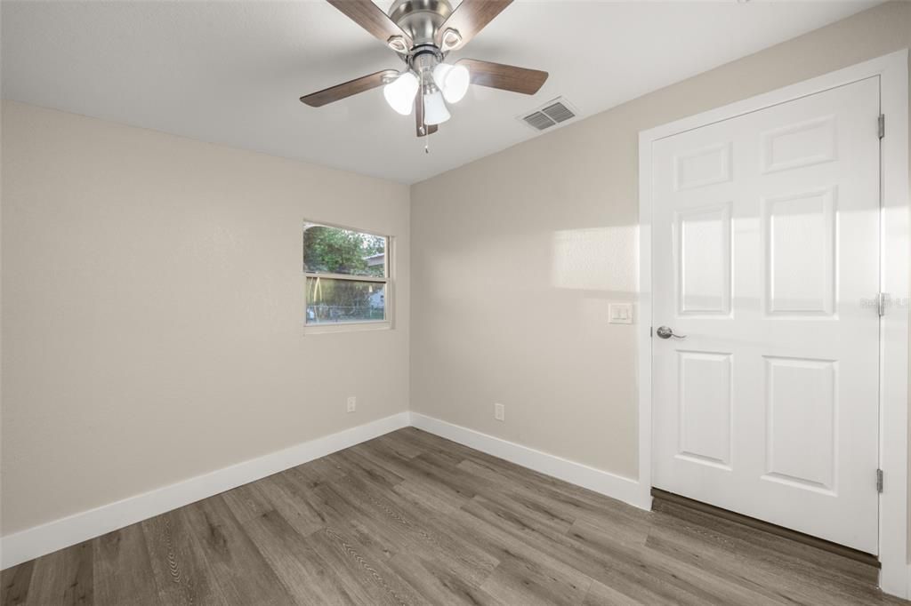 For Sale: $179,900 (3 beds, 2 baths, 1240 Square Feet)