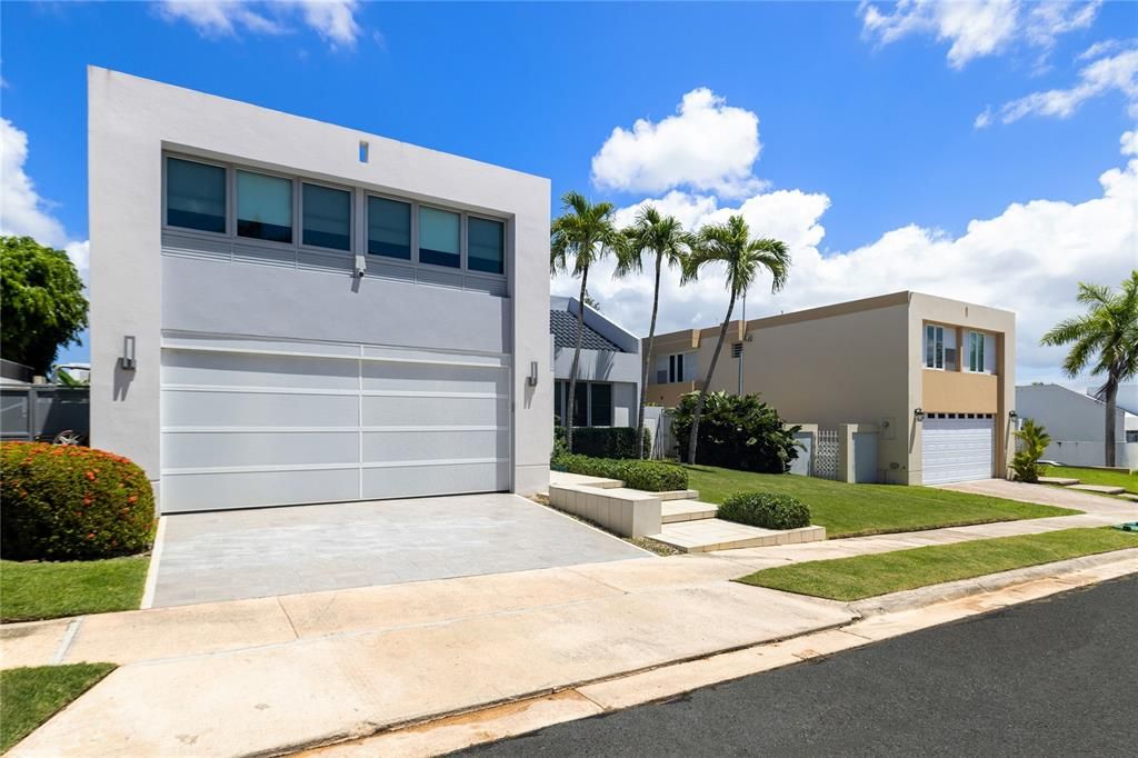 合同活跃: $1,498,000 (4 贝兹, 2 浴室, 2727 平方英尺)