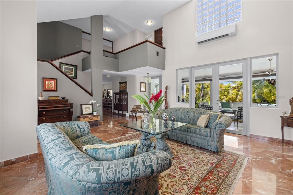 合同活跃: $1,498,000 (4 贝兹, 2 浴室, 2727 平方英尺)