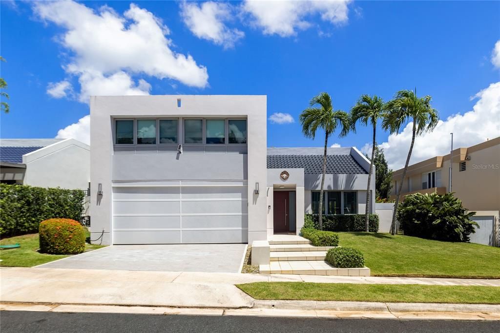 合同活跃: $1,498,000 (4 贝兹, 2 浴室, 2727 平方英尺)