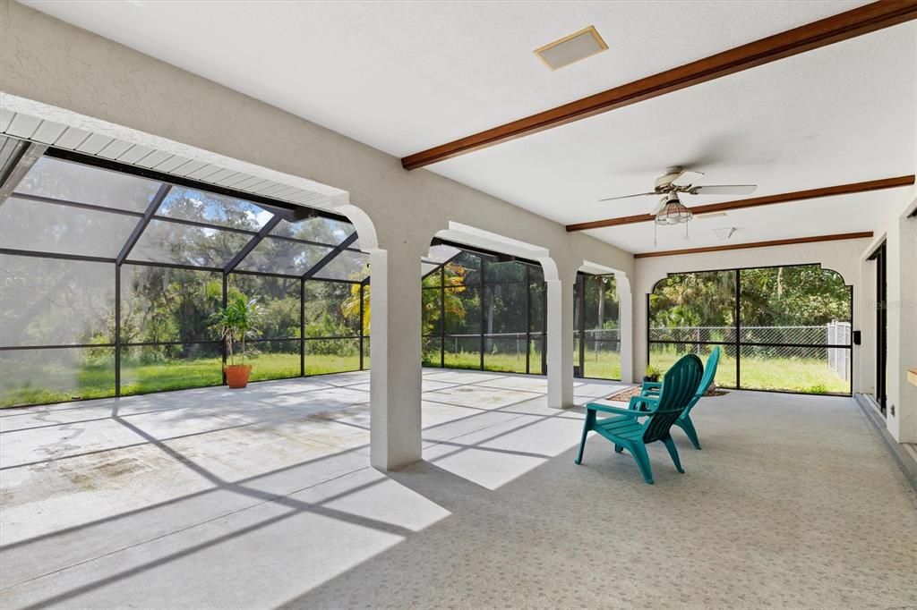 合同活跃: $599,000 (3 贝兹, 2 浴室, 1983 平方英尺)