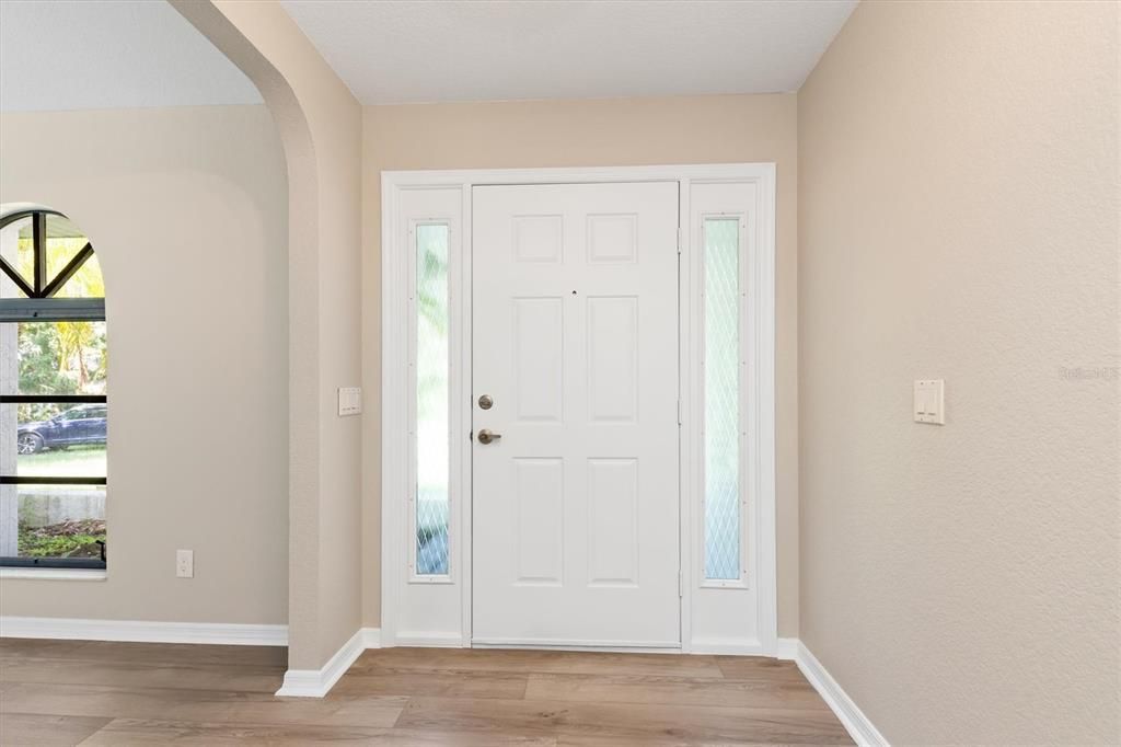 合同活跃: $599,000 (3 贝兹, 2 浴室, 1983 平方英尺)