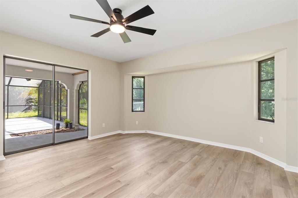 合同活跃: $599,000 (3 贝兹, 2 浴室, 1983 平方英尺)