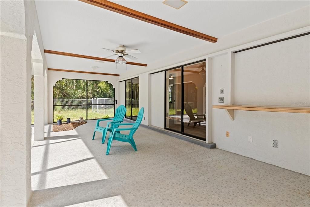 合同活跃: $599,000 (3 贝兹, 2 浴室, 1983 平方英尺)