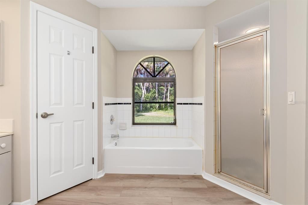 合同活跃: $599,000 (3 贝兹, 2 浴室, 1983 平方英尺)