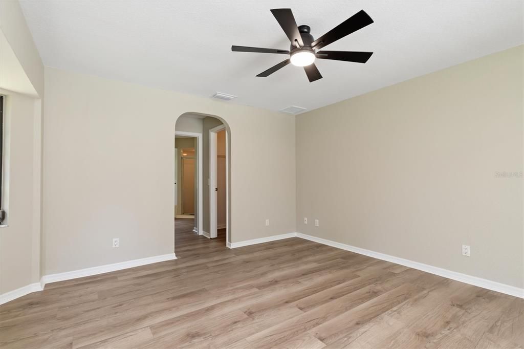 合同活跃: $599,000 (3 贝兹, 2 浴室, 1983 平方英尺)