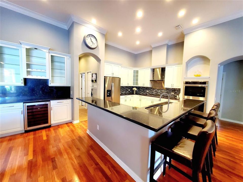 En Venta: $1,389,900 (4 camas, 3 baños, 3515 Pies cuadrados)