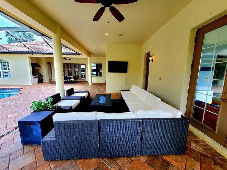 En Venta: $1,389,900 (4 camas, 3 baños, 3515 Pies cuadrados)