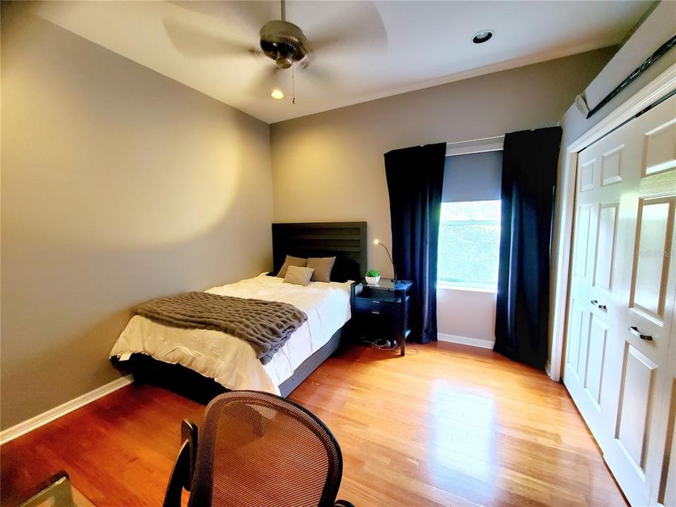 En Venta: $1,389,900 (4 camas, 3 baños, 3515 Pies cuadrados)