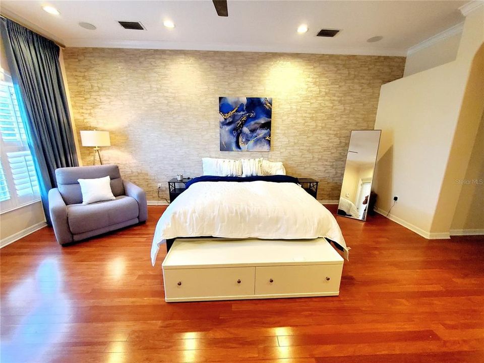 En Venta: $1,389,900 (4 camas, 3 baños, 3515 Pies cuadrados)