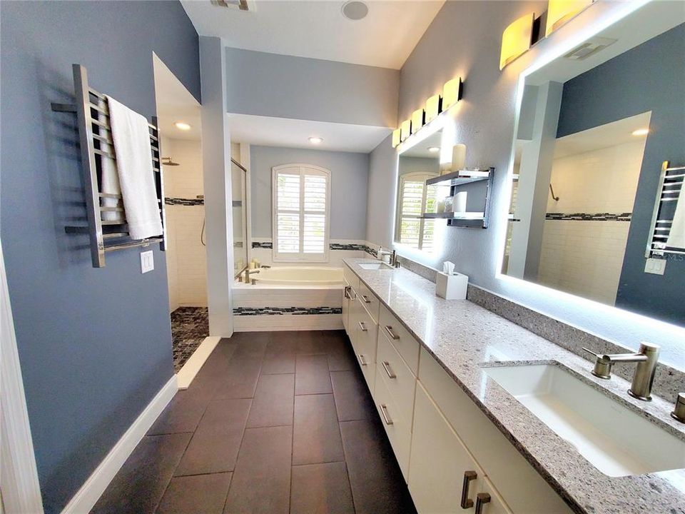 En Venta: $1,389,900 (4 camas, 3 baños, 3515 Pies cuadrados)