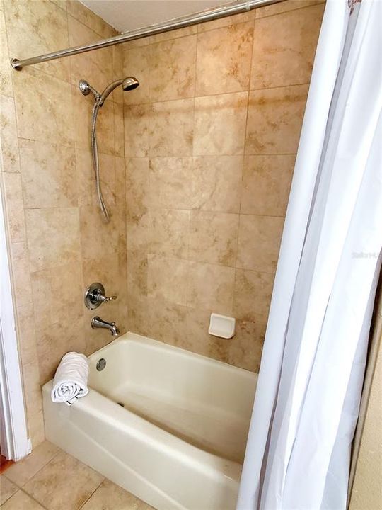 En Venta: $1,389,900 (4 camas, 3 baños, 3515 Pies cuadrados)