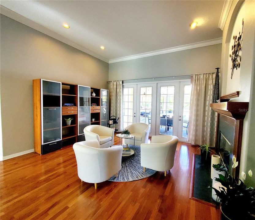 En Venta: $1,389,900 (4 camas, 3 baños, 3515 Pies cuadrados)