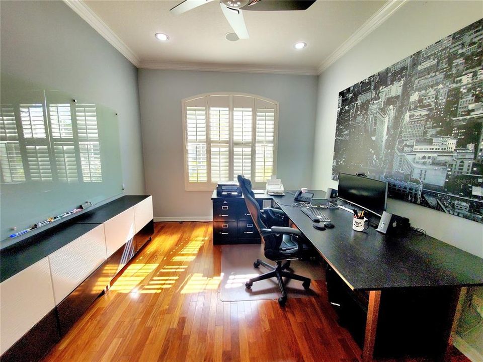 En Venta: $1,389,900 (4 camas, 3 baños, 3515 Pies cuadrados)