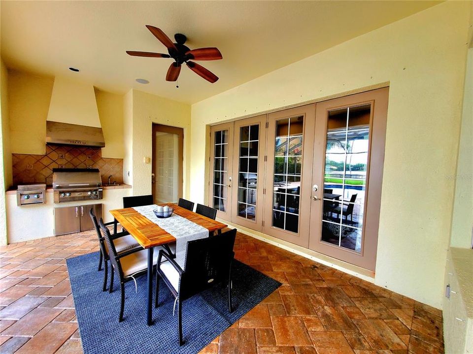 En Venta: $1,389,900 (4 camas, 3 baños, 3515 Pies cuadrados)