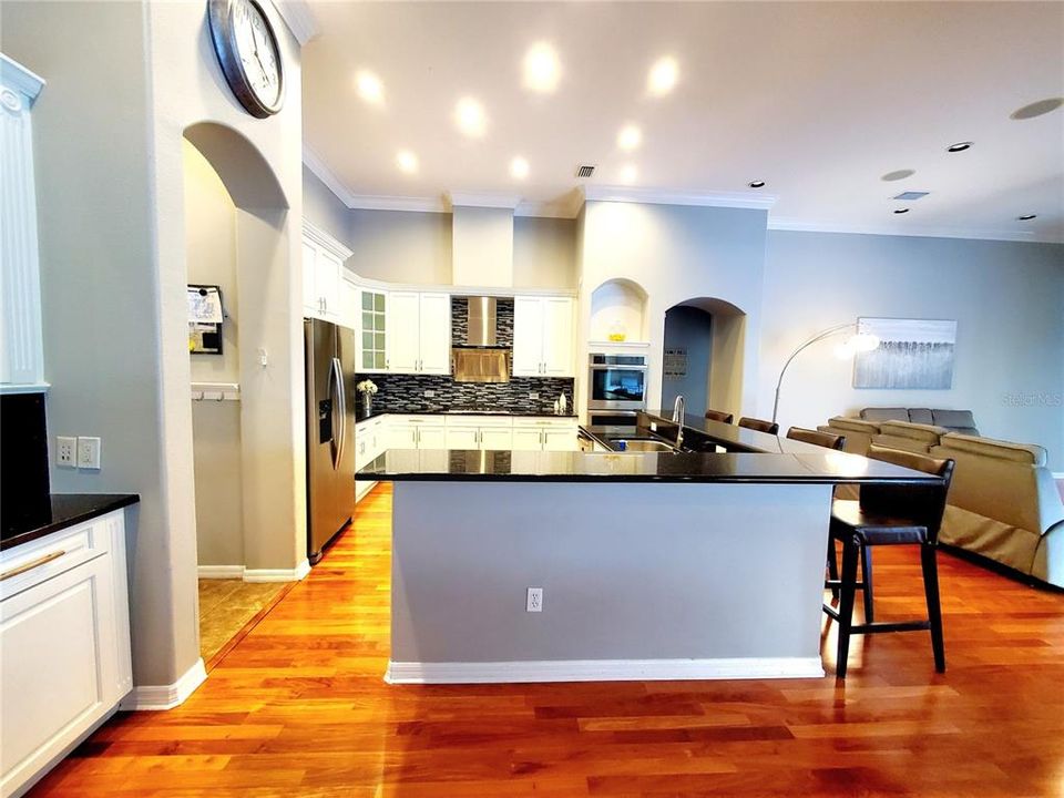 En Venta: $1,389,900 (4 camas, 3 baños, 3515 Pies cuadrados)