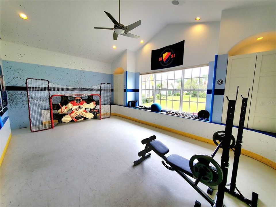 En Venta: $1,389,900 (4 camas, 3 baños, 3515 Pies cuadrados)