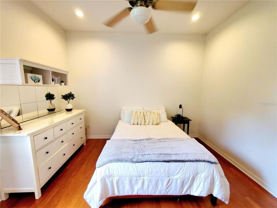 En Venta: $1,389,900 (4 camas, 3 baños, 3515 Pies cuadrados)