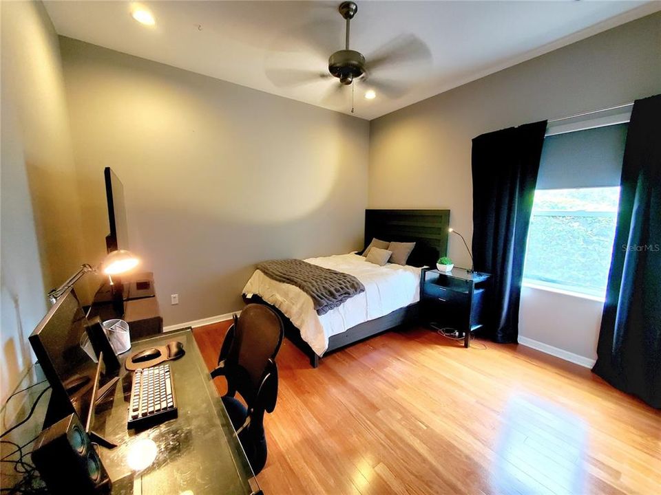 En Venta: $1,389,900 (4 camas, 3 baños, 3515 Pies cuadrados)